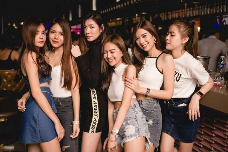 ảnh gái đi bar đẹp