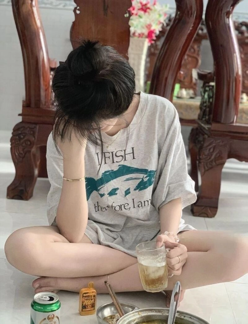 hình ảnh con gái cute dễ thương che mặt