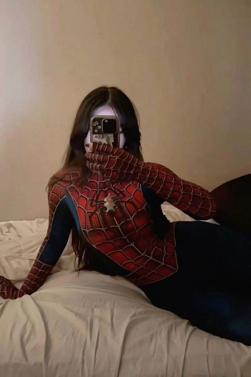 ảnh gái xinh cosplay spiderman