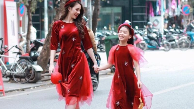 chụp ảnh áo dài mẹ và con gái